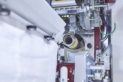 Packing machines for valve bags