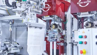 Packing machines for valve bags