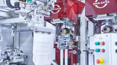 Packing machines for valve bags